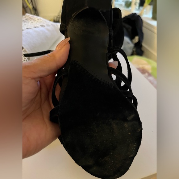 Capezio leather woman’s ballroom salsa shoe - Picture 2 of 3